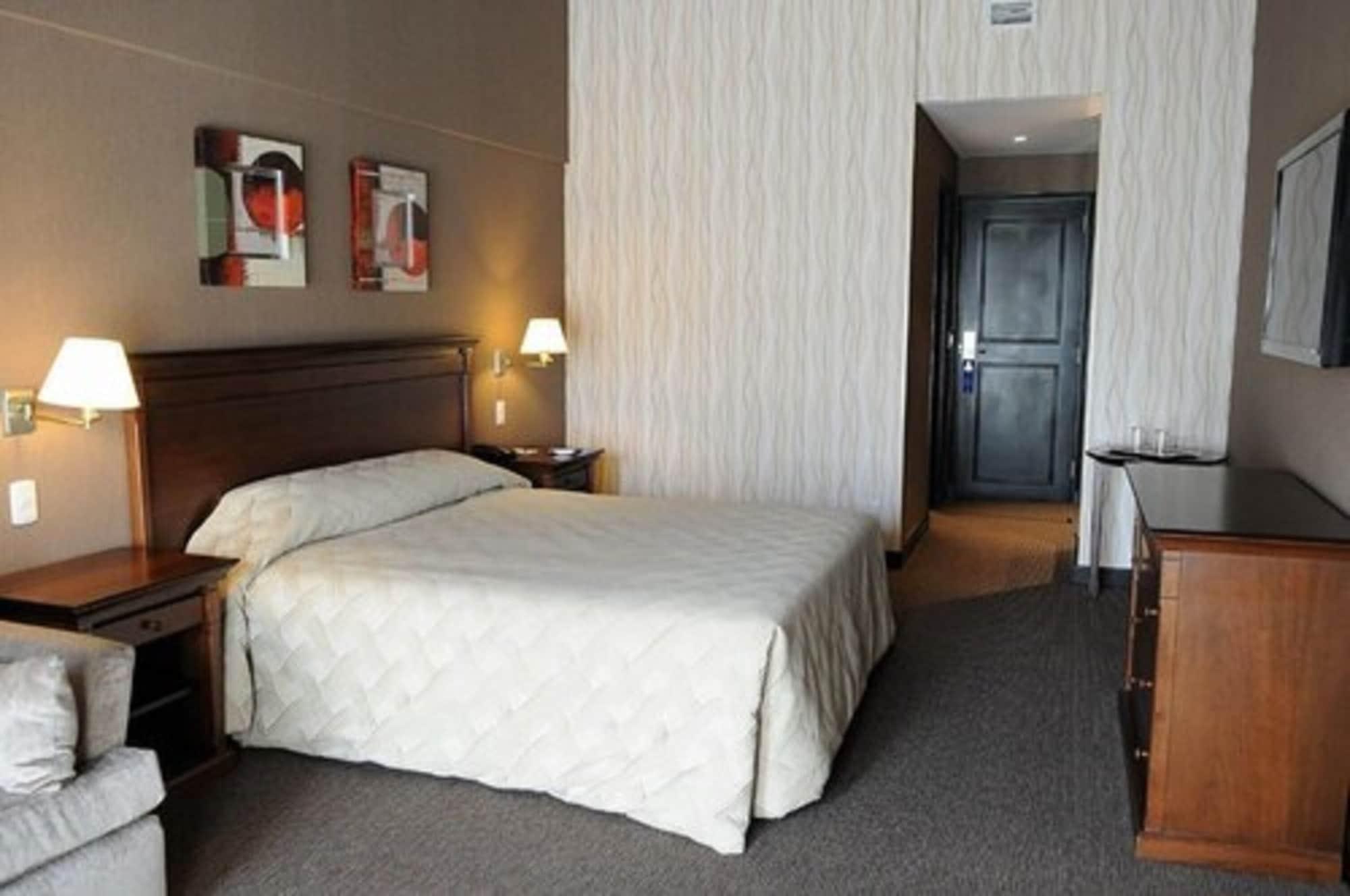 Howard Johnson By Wyndham Resort Pilar Pilar  Extérieur photo
