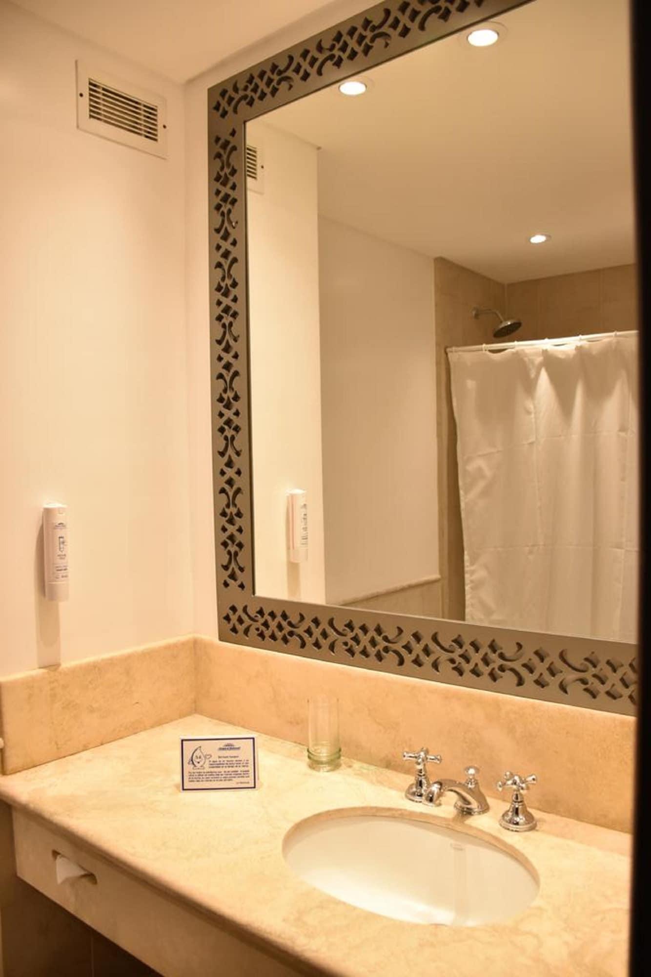 Howard Johnson By Wyndham Resort Pilar Pilar  Extérieur photo