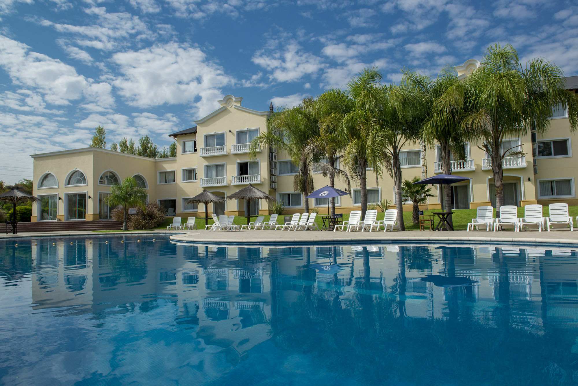 Howard Johnson By Wyndham Resort Pilar Pilar  Extérieur photo