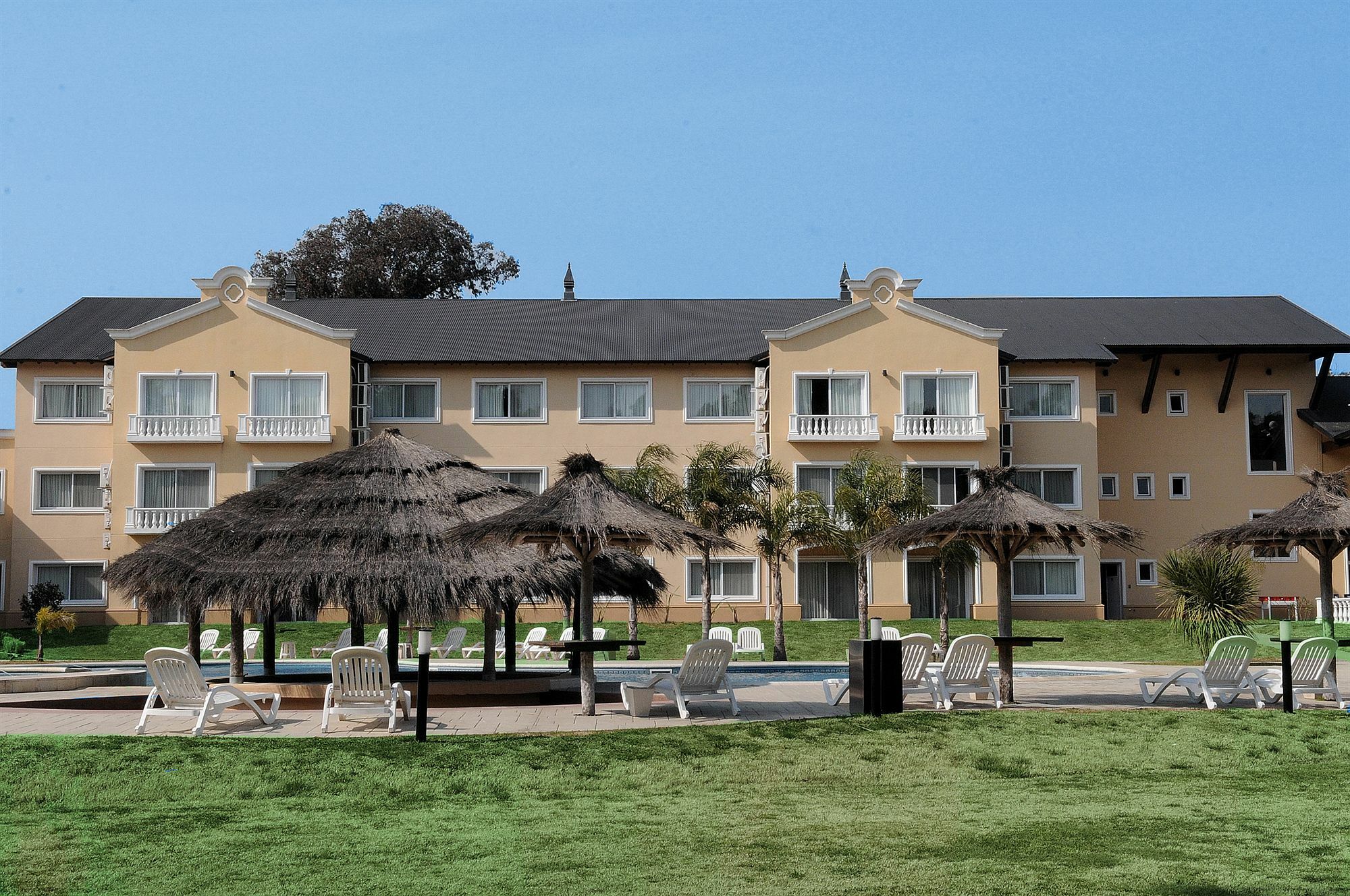 Howard Johnson By Wyndham Resort Pilar Pilar  Extérieur photo
