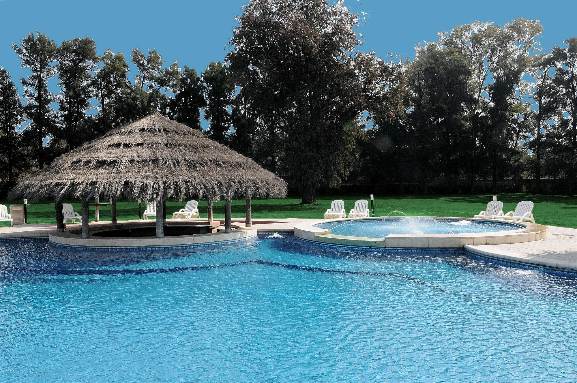 Howard Johnson By Wyndham Resort Pilar Pilar  Extérieur photo